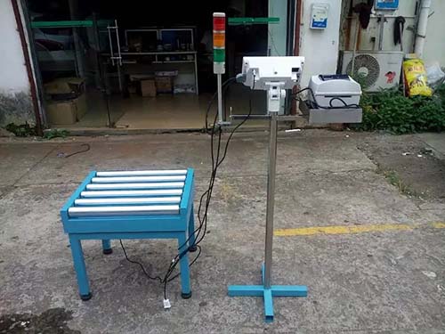 食品廠30公斤帶打印滾筒電子秤  流（liú）水線輸送秤帶報警（jǐng）