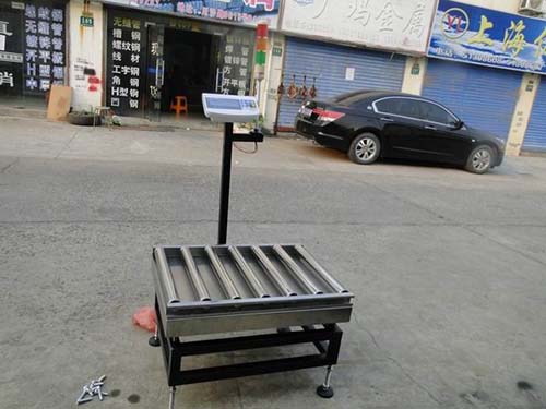 定製200公斤滾筒電子秤 輸送不（bú）鏽鋼滾（gǔn）筒台秤廠家